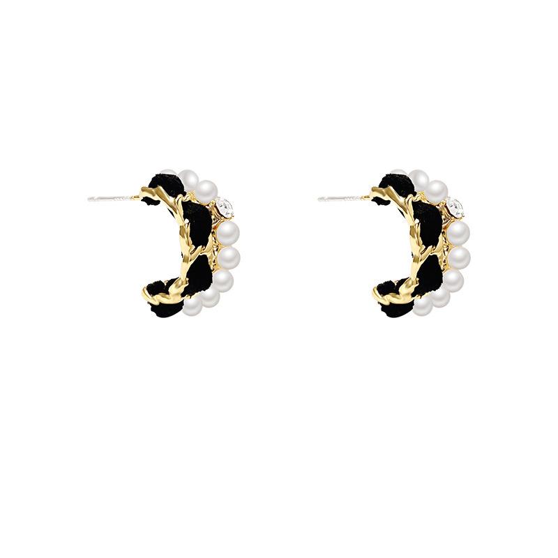 High end French retro black velvet pearl C-shaped earrings, feminine and personalized earrings