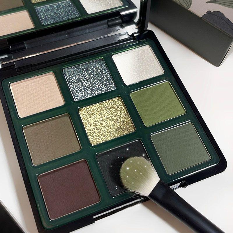 Palette Ombretti Opachi 9 Colori, Tonalità Terra con Nero e Marrone, Impermeabile e Resistente al Sudore, Adatta per Tipi Beige Chiari Freddi