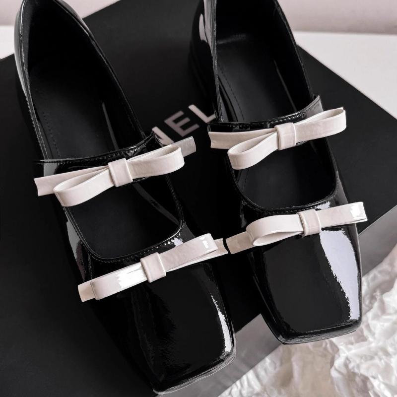 Fashion Sweet Square Toe Bow Mary Jane Shoes Women Patent Leather Shallow Slide Sandals Comfortable Square Heel Designer Brand Sandals