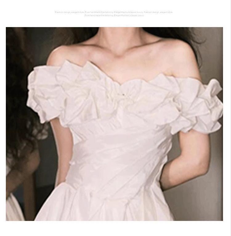 2025 New Style White Off-The-Shoulder Sleeveless Evening Gown: Elegant Princess Light Wedding or Banquet Dress