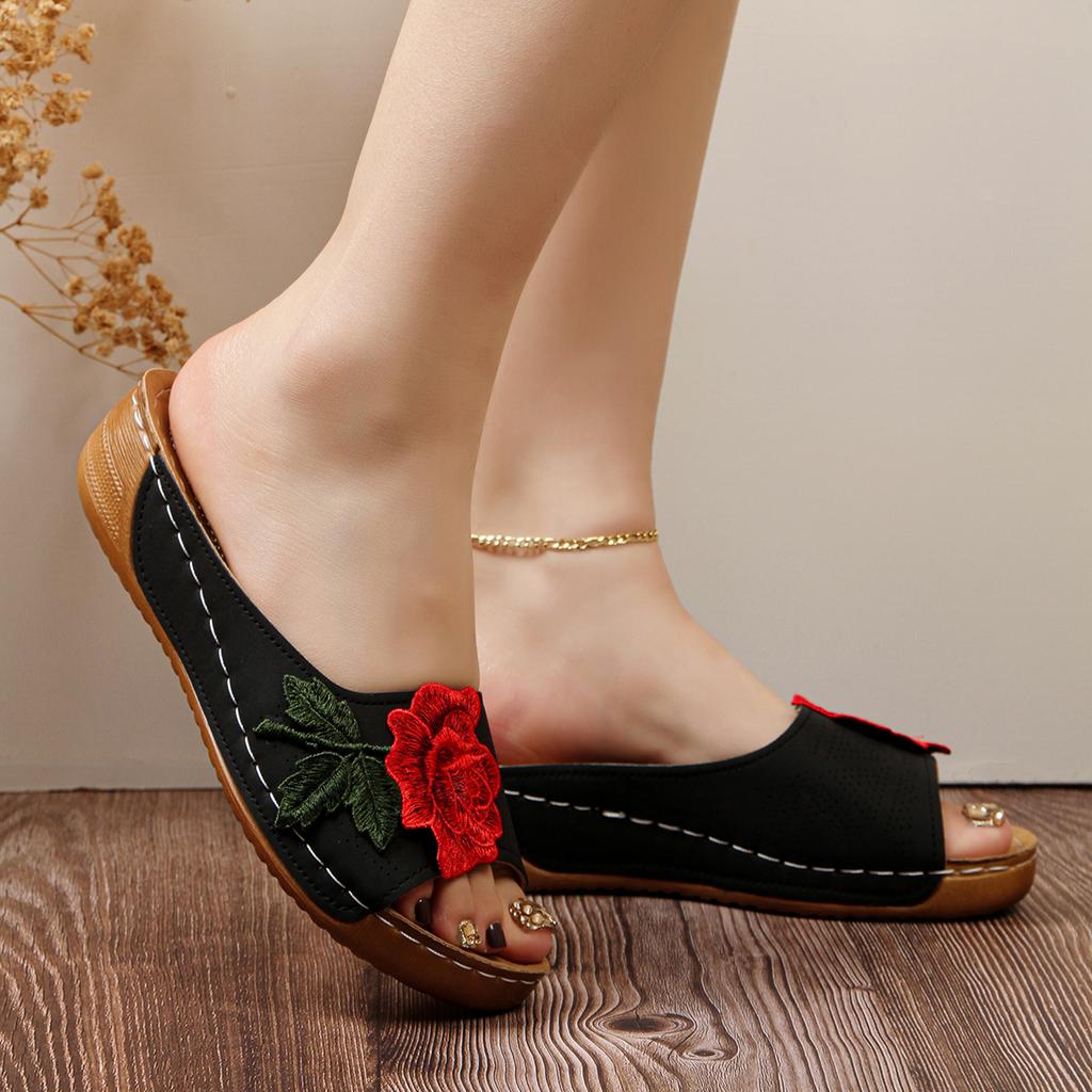 Fashion Women Slippers Retro Summer Comfortable Designer Shoes Women Trend Slip On Wedge Sandals Platform Outdoor Slippers Slides Women