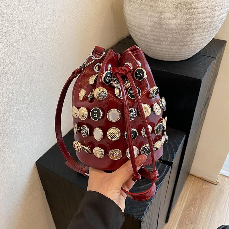 Bag summer 2025 new European and American fashion rivet shoulder bag women's versatile crossbody punk feng shui bucket bag pu