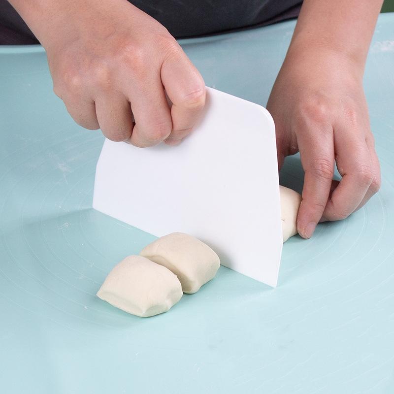Aomily Langlebiger Trapezoid Schaber Spachtel für Fondant Kuchen Teig Pizza Küche Multifunktions Kunststoff Werkzeug L/S