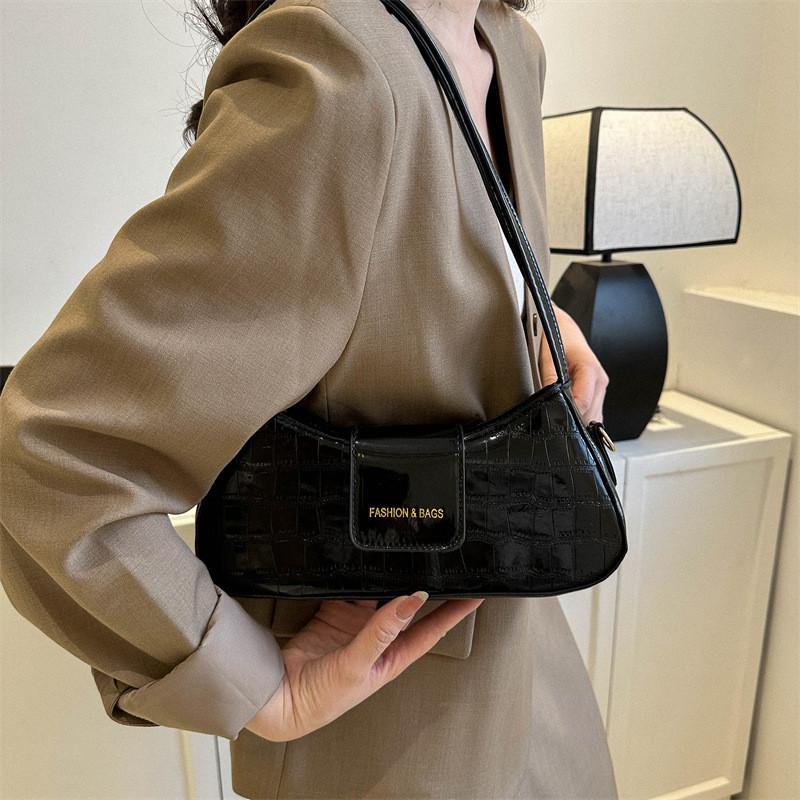 Fashionable Shiny Surface Shoulder Bag For Daily Use Available In Multiple Colors