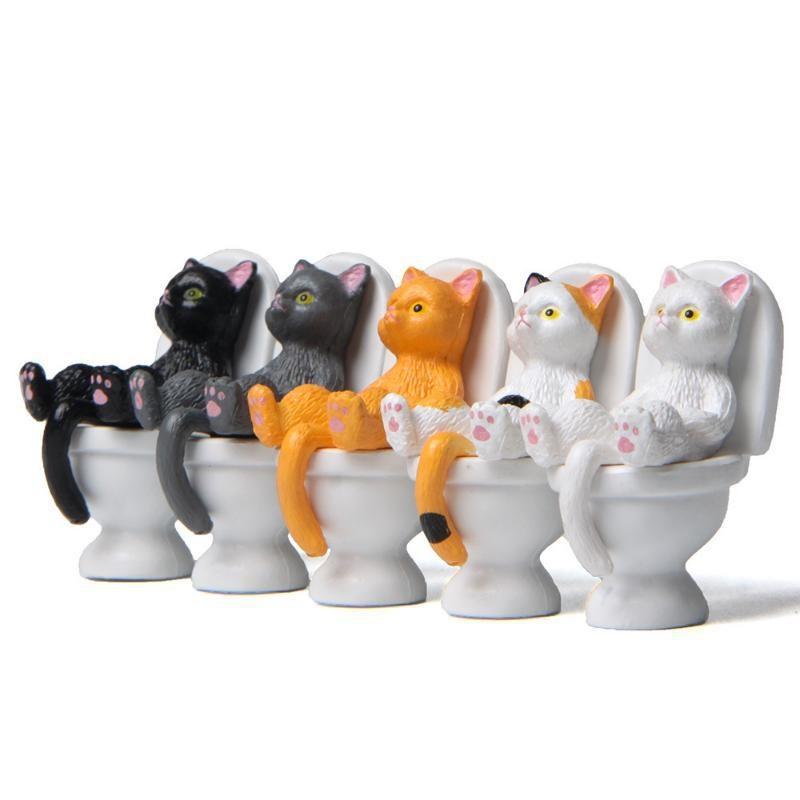 5 Pcs/set Animal Cats Lying On Closestool Toilet PVC Model Miniature Crafts Micro Landscape Home Garden Decor