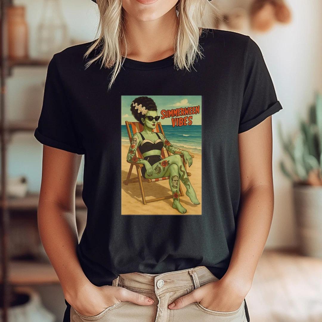 Summerween Vibes Retro Beach Gothic Style Tee T-Shirt S