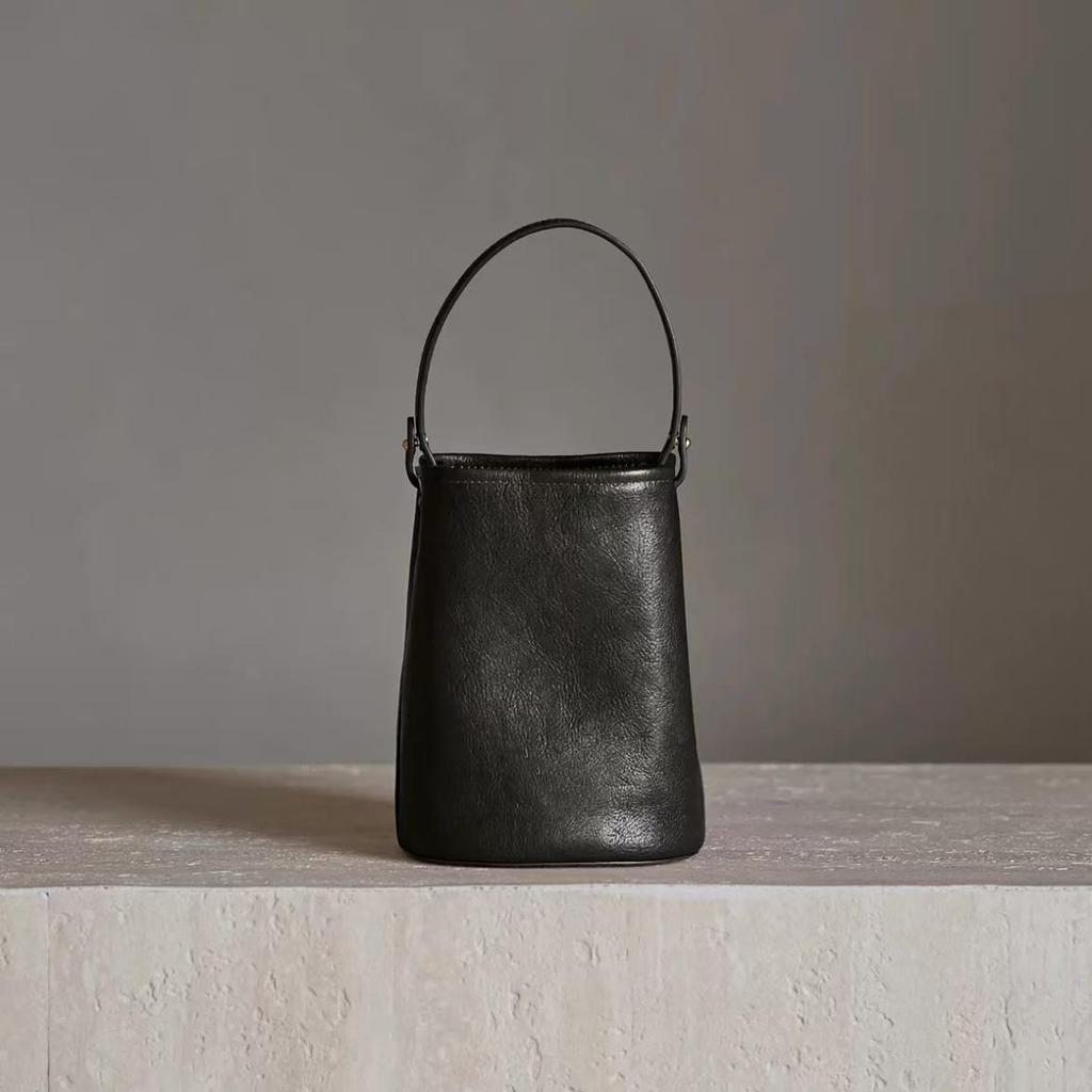 Niche retro bucket bag 2024 autumn and winter new Korean version commuter bag versatile shoulder women's bag crossbody bag