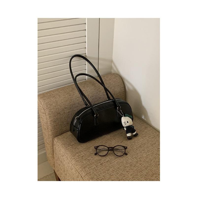 

Meat Chen Qiudong s new temperament versatile women s bag retro oil wax leather single shoulder underarm bag French stick bag