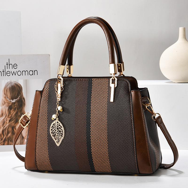 

Новая презентация фактурной сумки атмосферная достойная женская сумка сумка через плечо 30*11*22 темно-коричневого