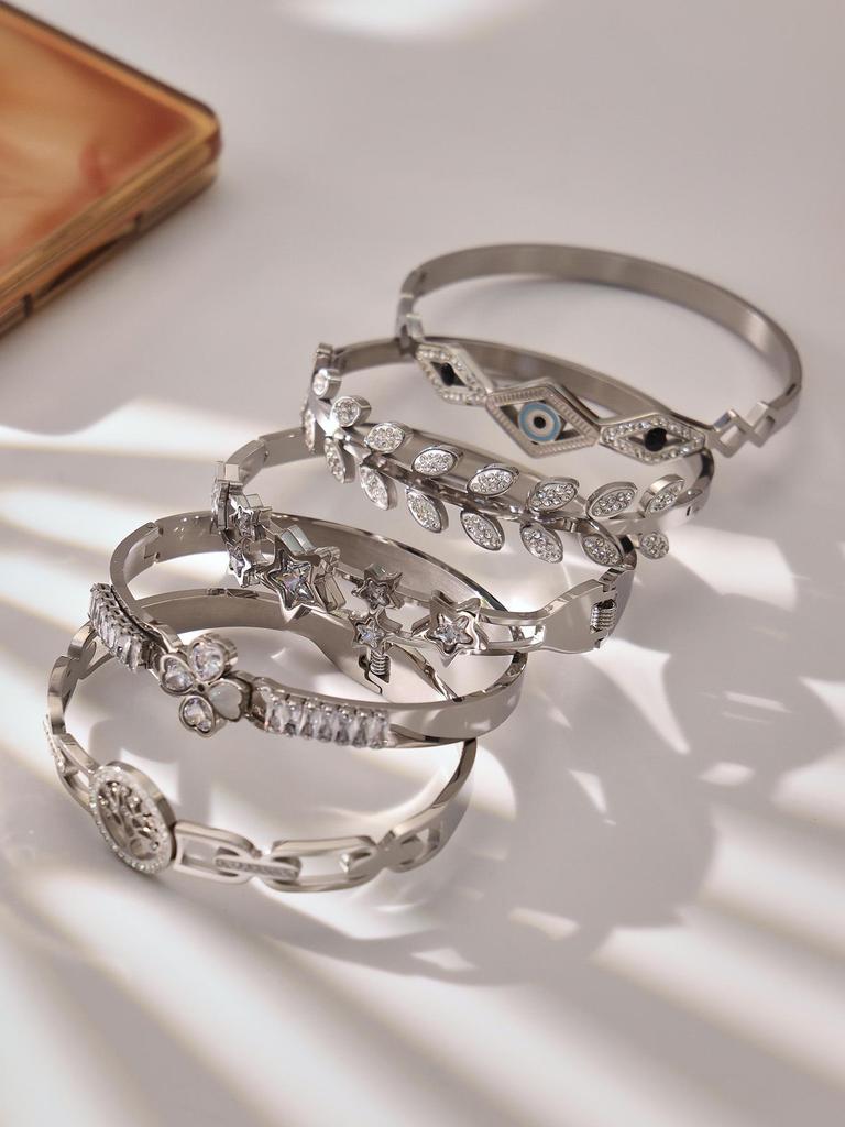 18K Gold-Plated Bracelet Set: Stainless Steel Heart, Flower & Zircon Details with Full Diamond Texture.