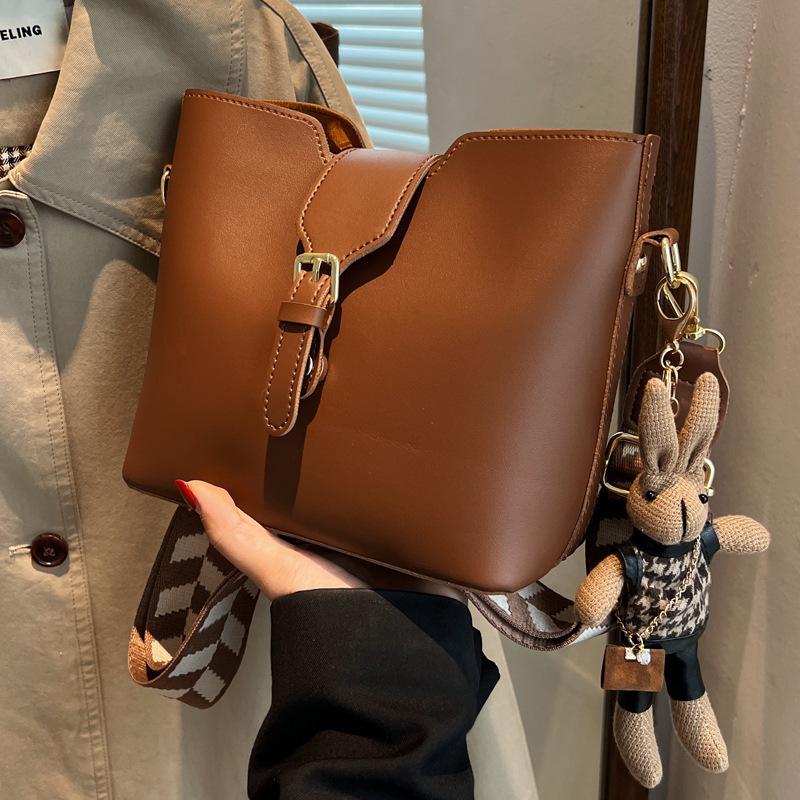 Tooxika Popular Small Bag For Women, New Style, Fashionable Wide-band Messenger Bag, Popular Niche Design Bucket Bag