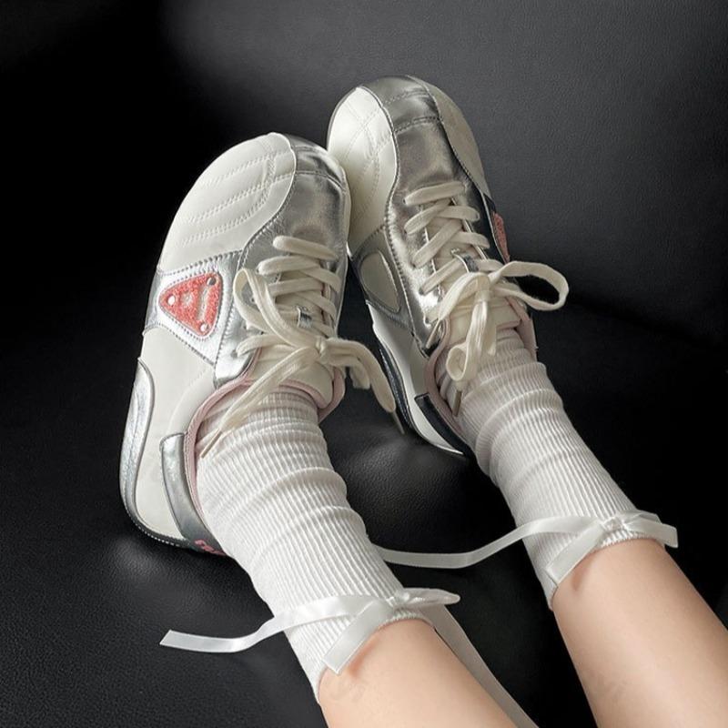 Fashion Retro Casual Shallow Mouth Flat Single Shoes for Women 2025 New Spring Soft Soled Comfortable Lace Up Non Slip Fashion Sneakers