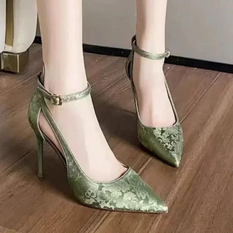 

Модные женские туфли на высоком каблуке, летние новые остроносые туфли-лодочки с вышивкой и пряжкой, сандалии, модный темперамент, женская обувь, рабочая обувь, черные 39 зелёный