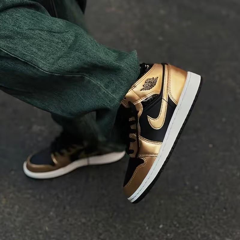 Jordan 1 Mid SE Metaliczne Złoto Czarne GS DR6967-071
