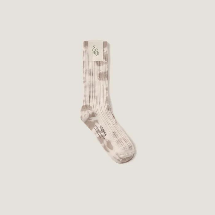 Plants tie-dye socks in brown_Plant-dyed socks brown