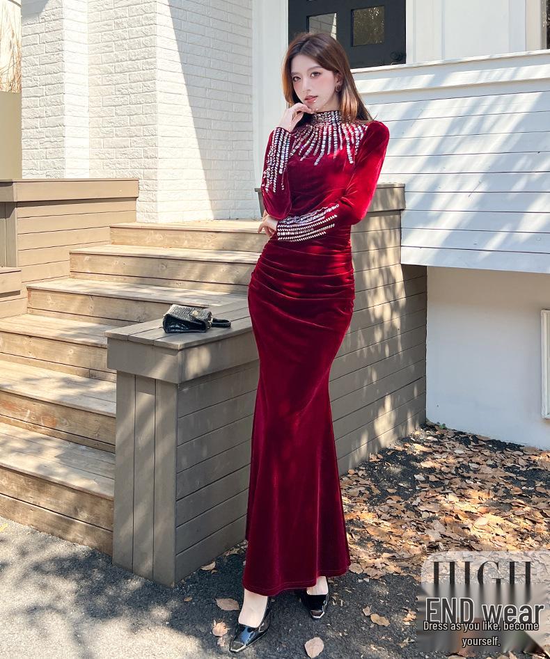 Autumn 2025 Gold Velvet Bodycon Dress with Hot Drill Design