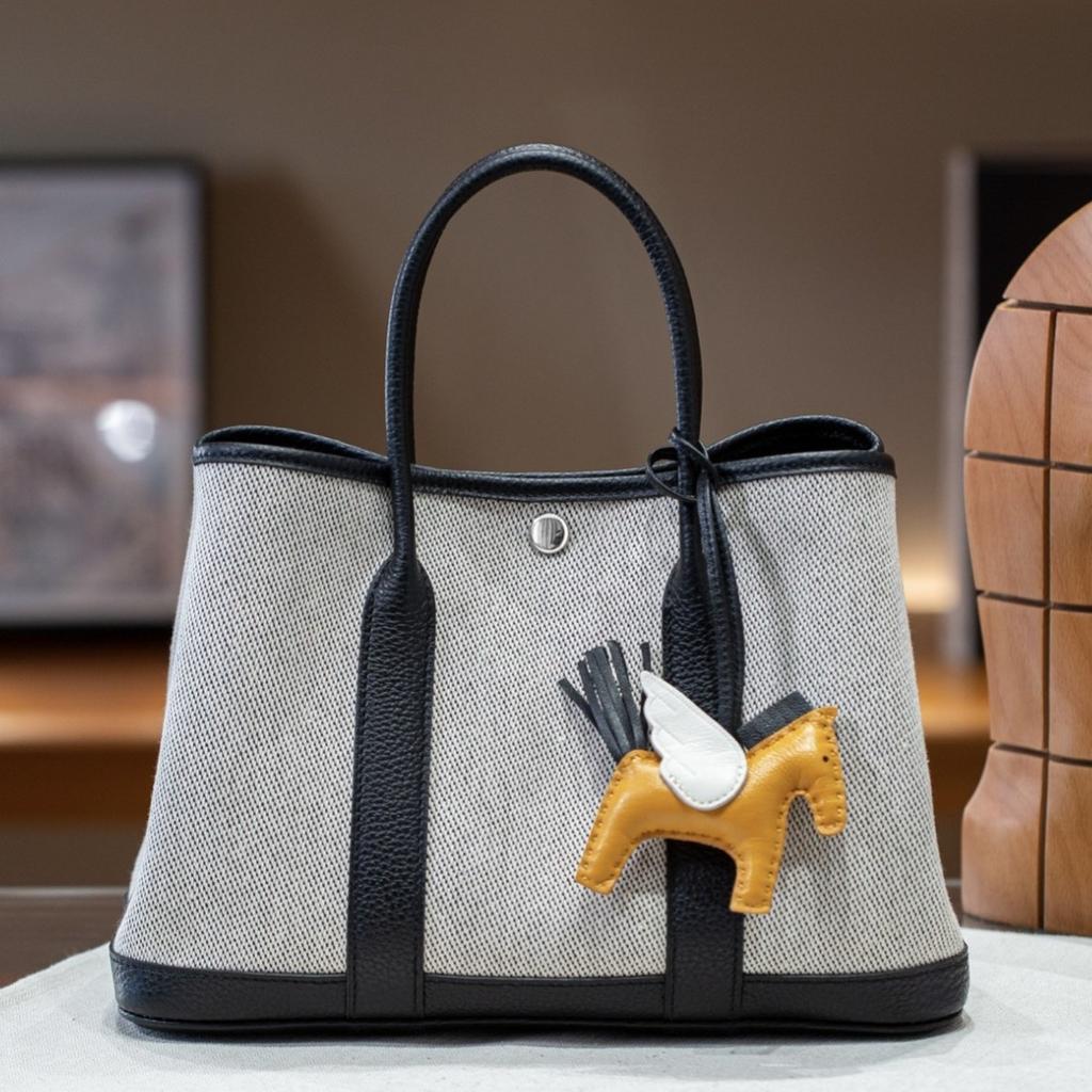 New panda color garden bag high-end leather canvas contrasting color women's bag commuter casual handbag women