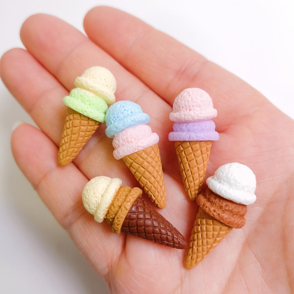 New Sweet 100Pcs/Bag 3D Ice Cream Cone No Hole Beads Artificial Doll House Food Toys for Kitchen Room Party Decoration