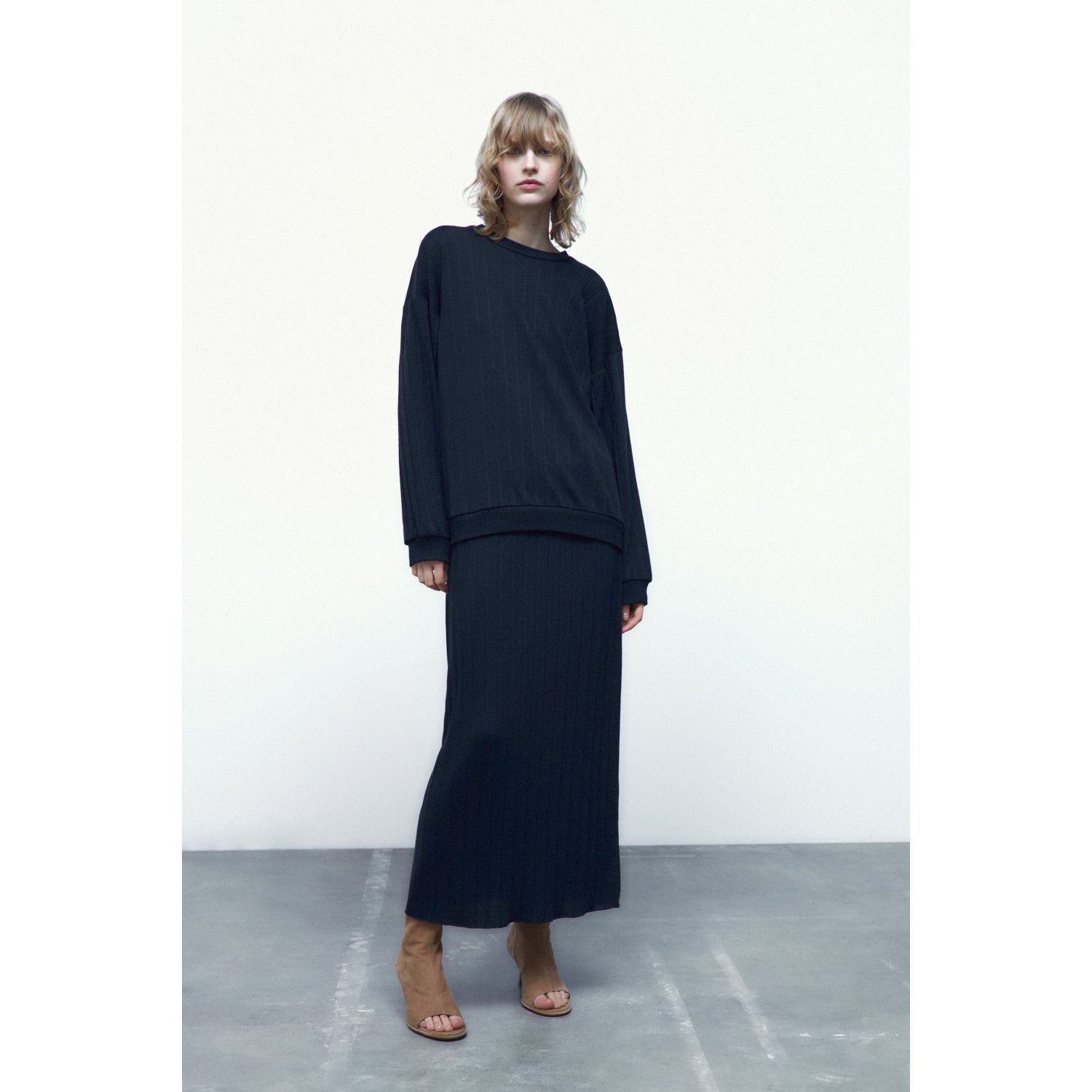 

OVERSIZE PLEATED SWEATSHIRT