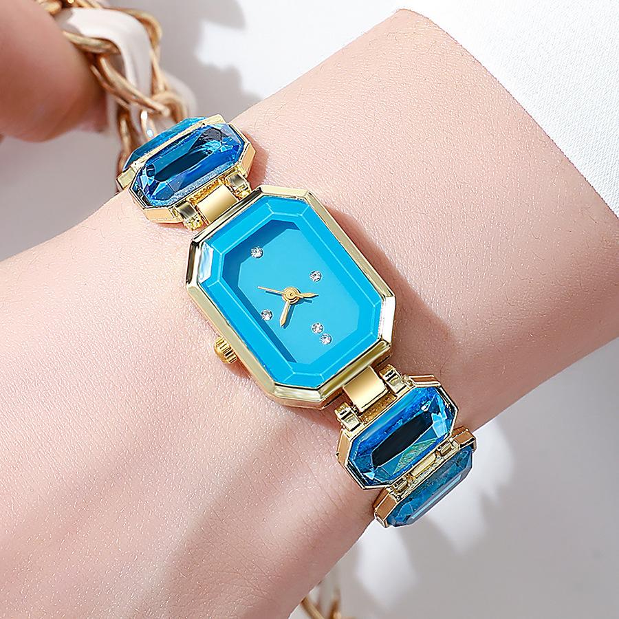 Small Sugar Cube Watch Big Gem Color Emerald Niche High-End Light Luxury Fashion Bracelet Watch Ladies
