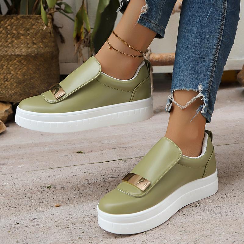 Fashion Metal Decor White Sneakers Women Lightweight Slip on Casual Shoes Platform Sports Shoes