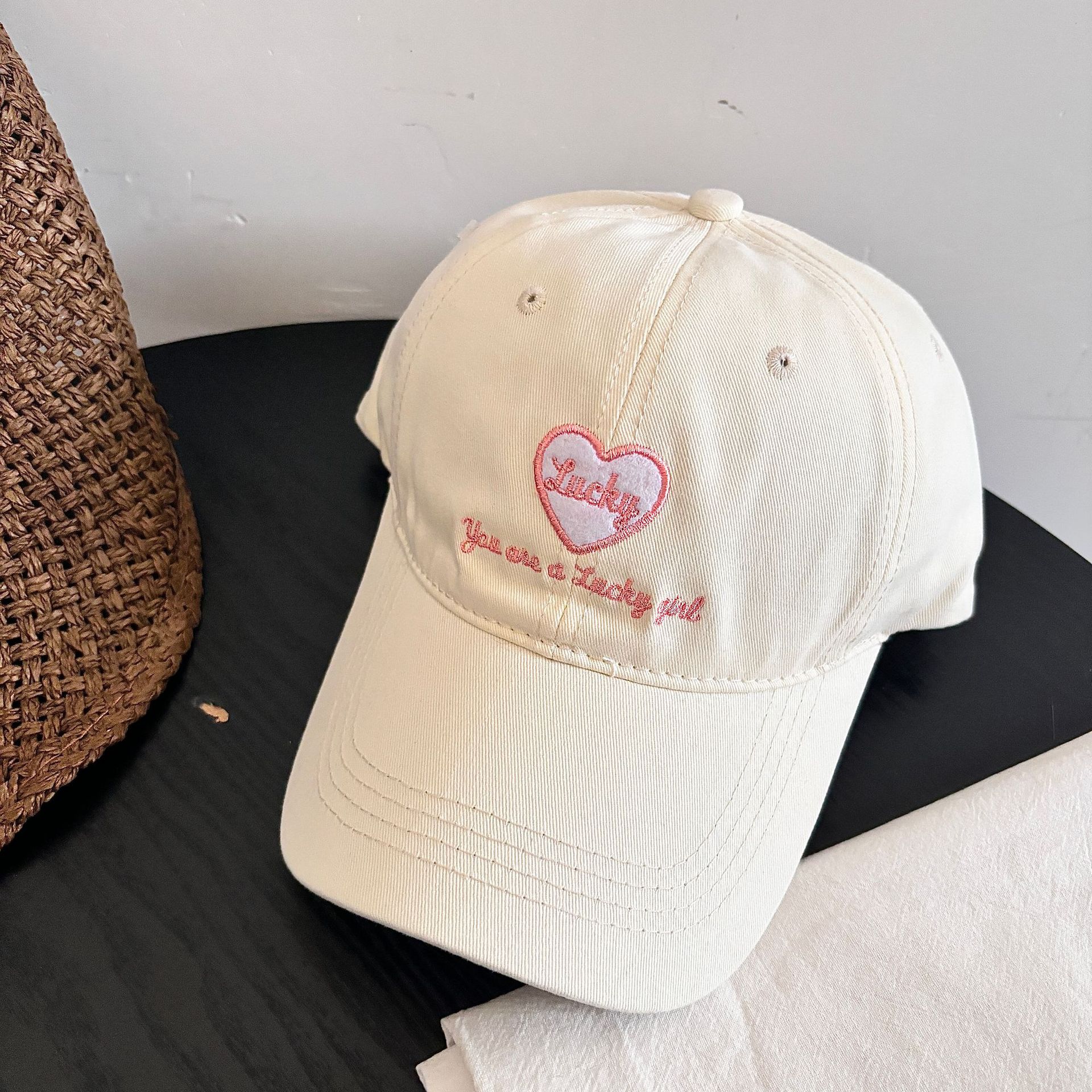 

New letter embroidery fashion baseball cap for women, small face, versatile soft top plain hat, outdoor sun hat for men M（56-58cm） бежевий