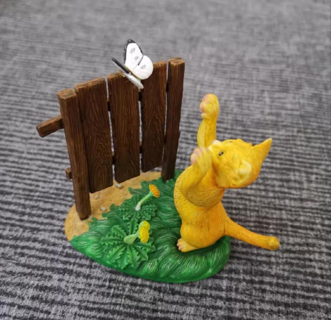 

[USED] Cat figurine with butterfly and fence