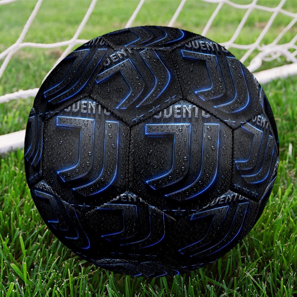 Futbalová lopta veľkosti 5 s tematikou Futbalového klubu Juventus, vhodná na halové aj vonkajšie zápasy, darček vhodný pre každého.