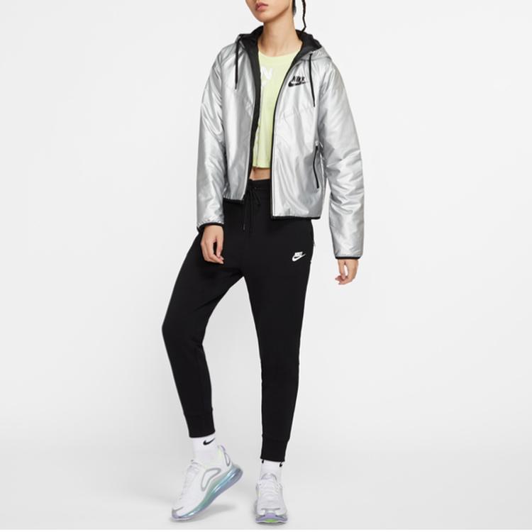 Nike Dámská lehká bunda Windrunner s kapucí a potiskem písmen, casual, syntetická výplň, metalicky stříbrná, černá, CJ2262-095