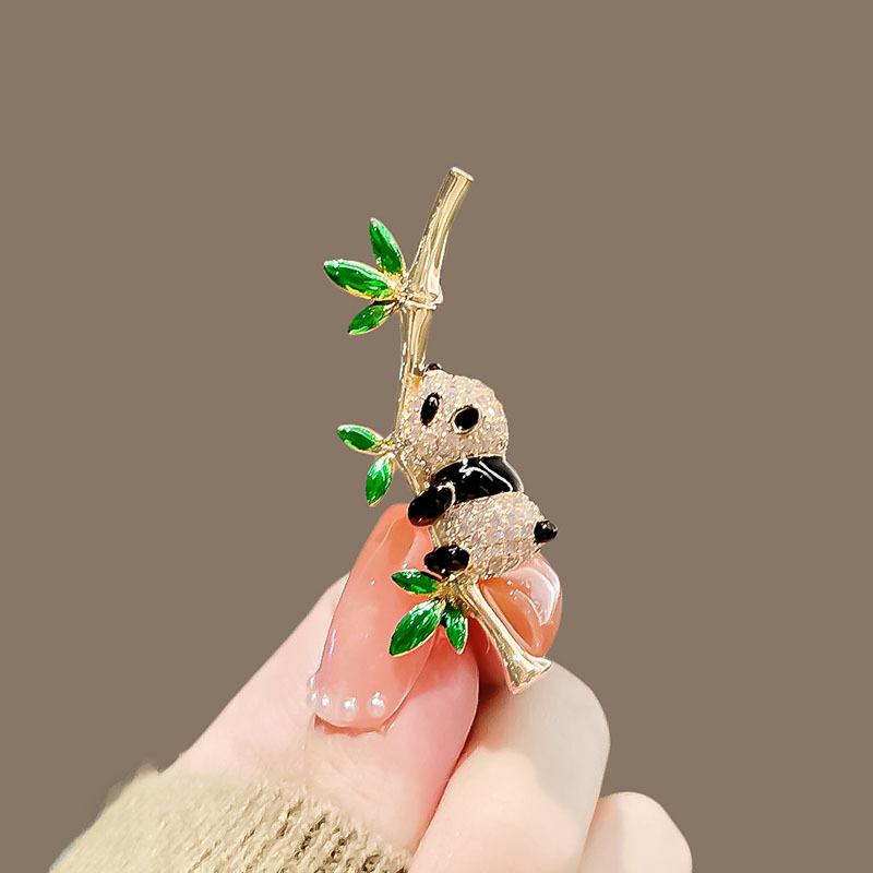 Cute Panda Brooch Female High-End Niche Animal Brooch Anti-Light Bamboo Pin Clothing Accessories