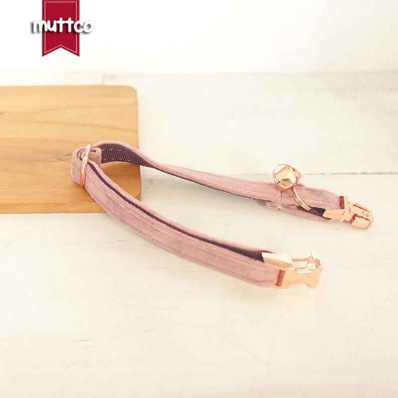 MUTTCO Weiches verstellbares Katzenhalsband mit Fliege UCC-080M