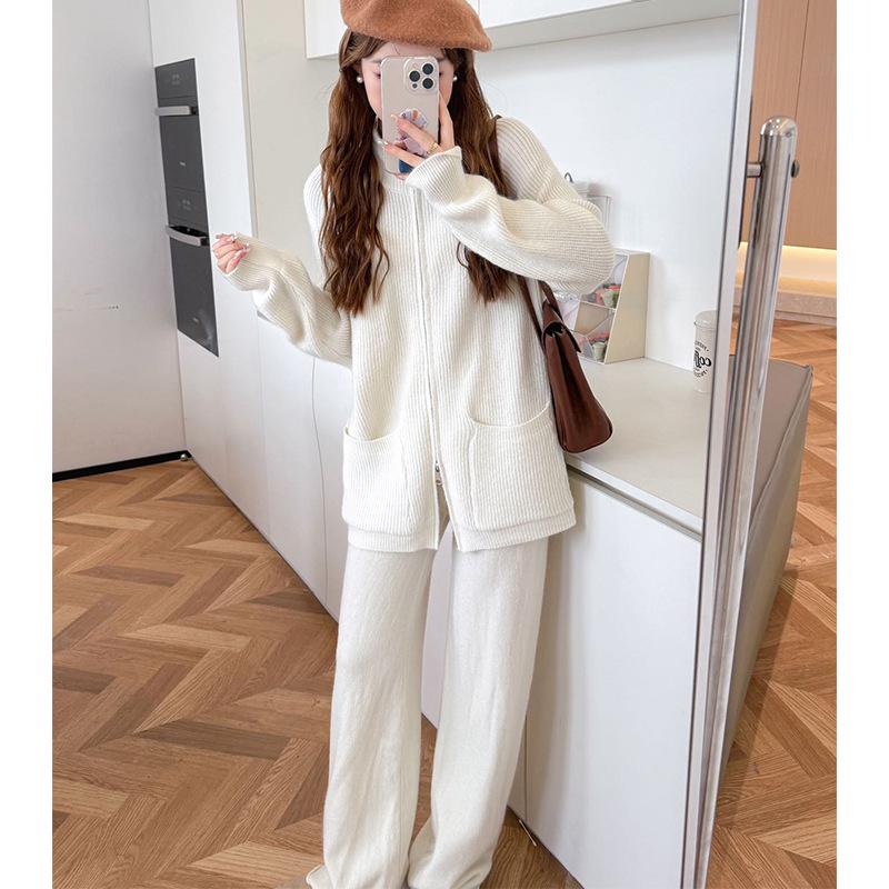 

Korean-Style Casual Two-Piece Women s Set: Stand-Up Collar Zipper Knit Sweater Cardigan & Wide-Leg Pants for Autumn/Winter One Size