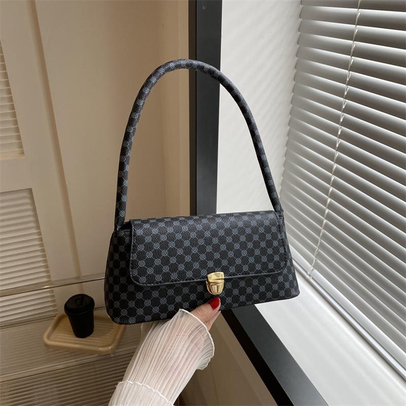 

Trendy And Stylish Pu Leather Small Square Handbag For Women Perfect For Everyday Use Black