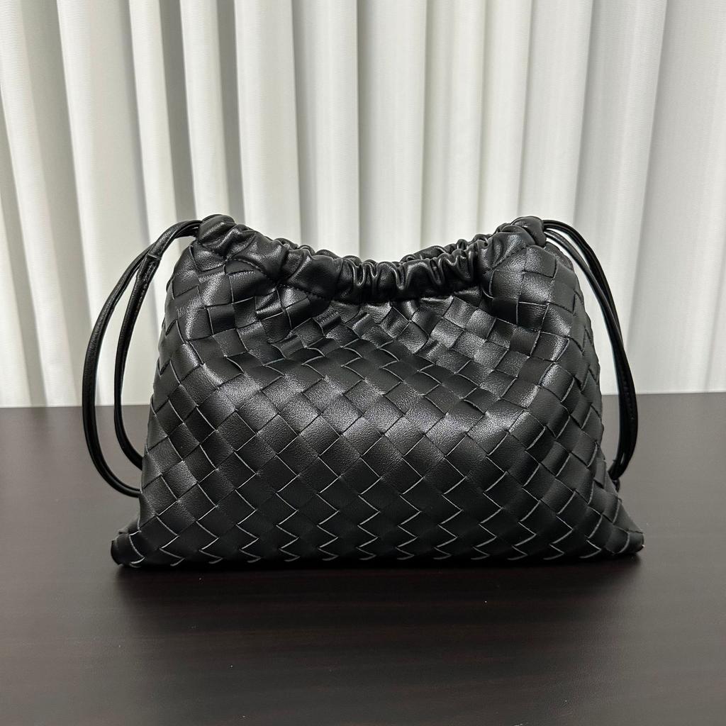 2024 New cowhide woven armpit bag large-capacity commuter bag versatile leather crossbody shoulder woven women's bag