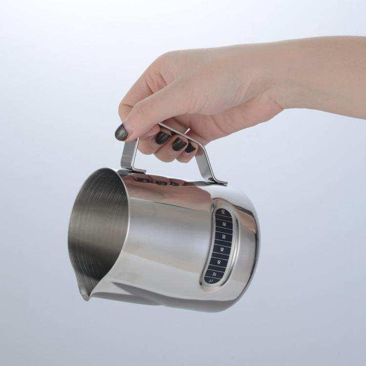 Kaffekopp i rustfritt stål med termometer og helletut, multifunksjonell måle- og bakekopp for hjemmebruk.