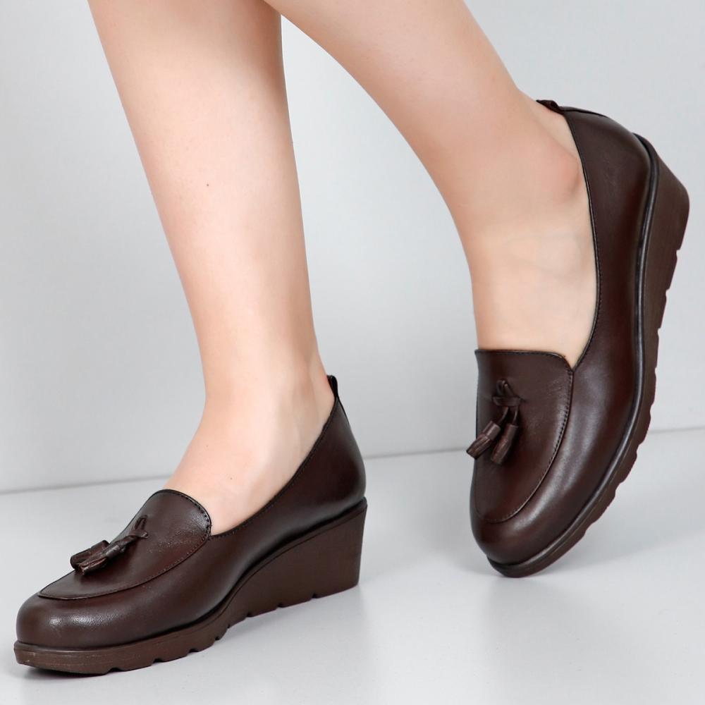 

Коричневые антикварные женские повседневные туфли из натуральной кожи с круглым носком, заполненной подошвой и кисточками