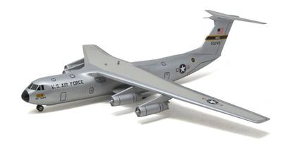 Atlantis Models 1/108 C-141 Starlifter Plastic Model ATLAMCA376 (Airplane)