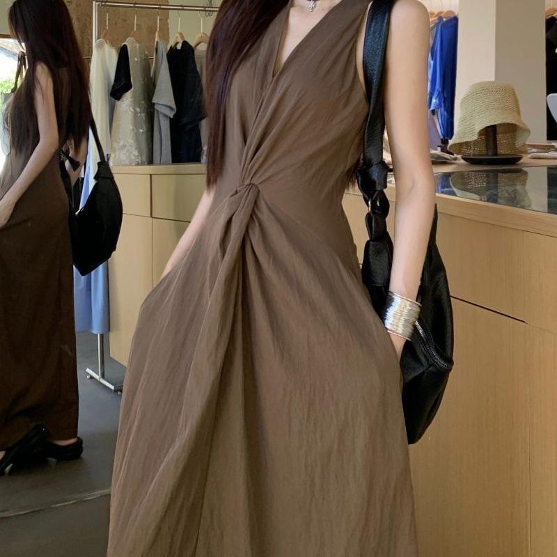 

Чувство Дизайна Платье Миди А-силуэта Без Рукавов с V-образным Вырезом и Узлом - Женский Шикарный Летний Стройнящий Стиль X-Large темно-коричневого