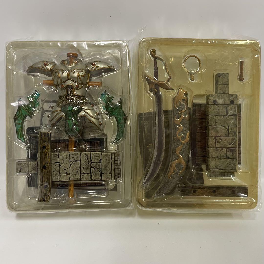 

[USED] Dragon Quest Legend Items Gallery: Heavenly Equipment Edition: Demonic Sword, Heavenly Armor