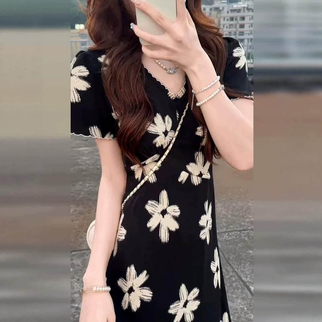 Large size French temperament Royal sister style black floral V-neck dress summer new slim-fitting belly long skirt
