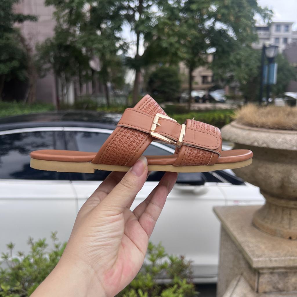 2025 summer new flat-bottomed casual versatile light and comfortable one-pedal one-character fish mouth cool slippers women