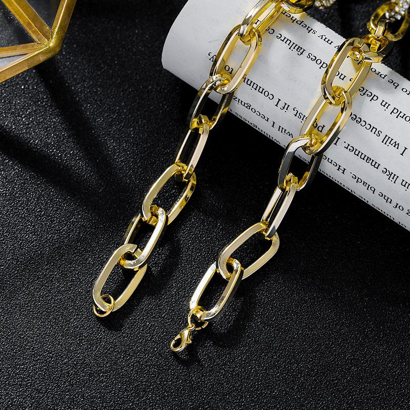 European Exaggerated Large Thick Chain Metal Decor Short Clavicle Chain Flash Spliced Sweater Chain