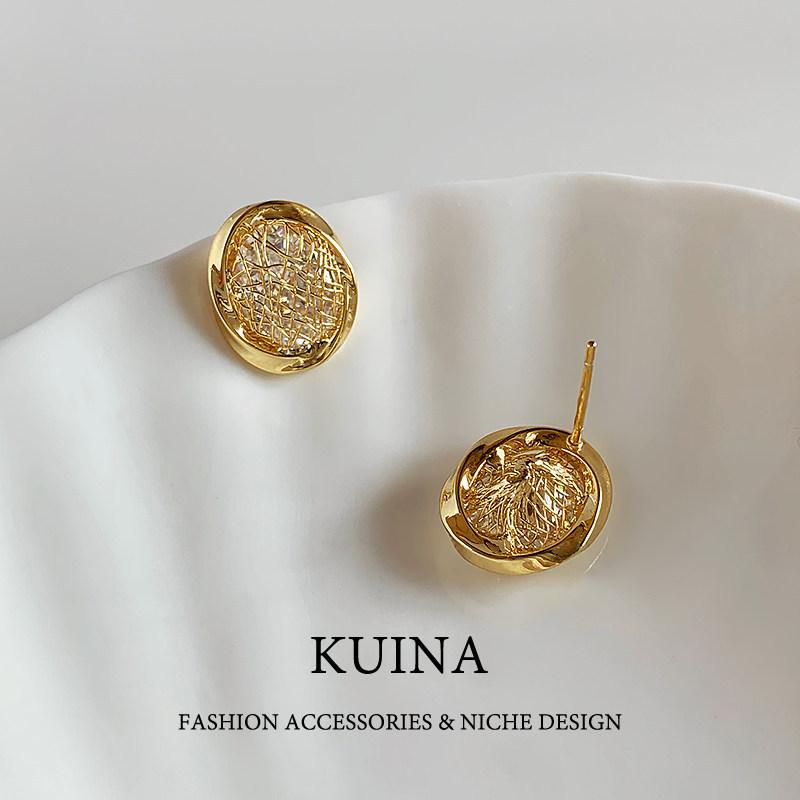 Sense gold earrings light luxury stud earrings 2025 autumn and winter new explosion niche unique huge good-looking earrings