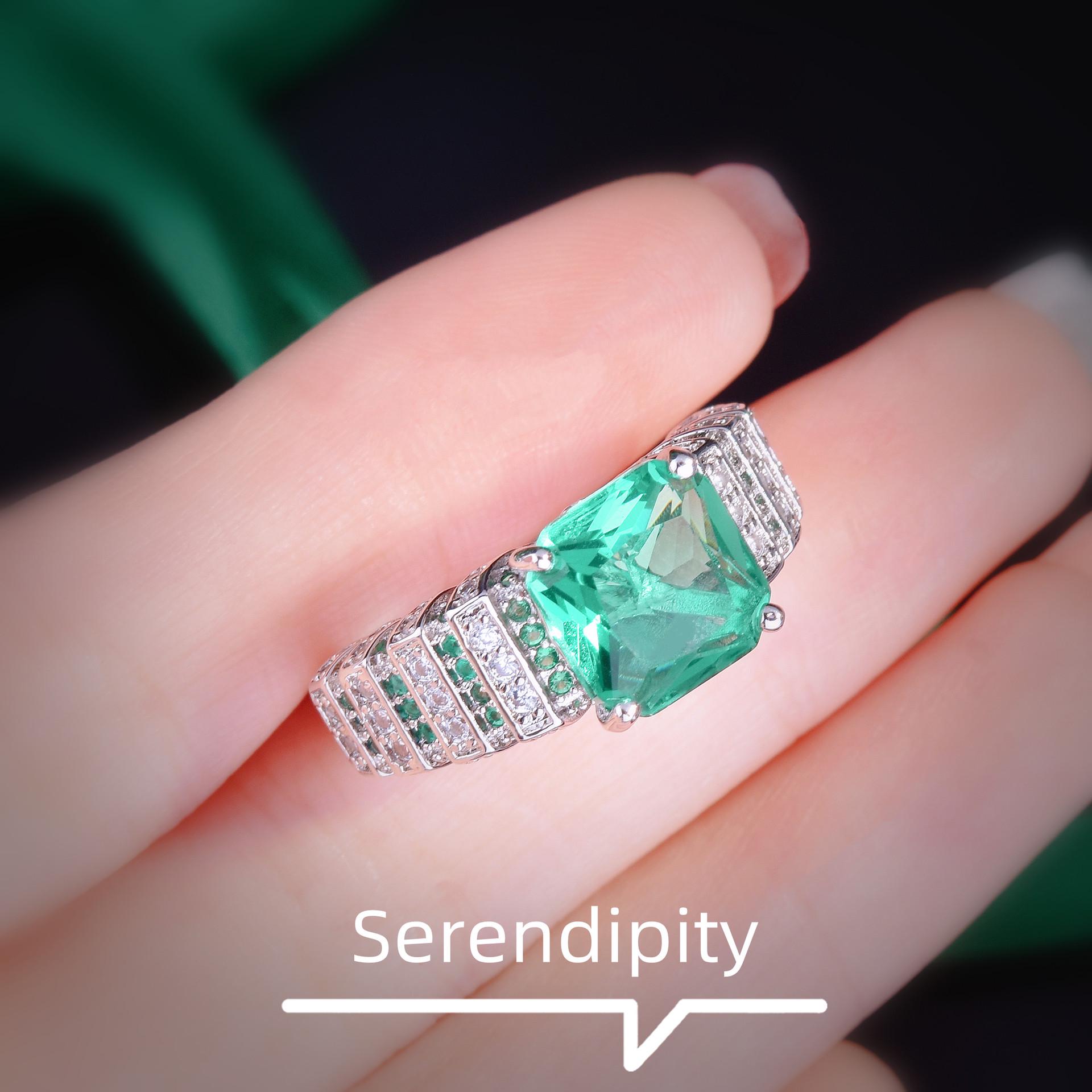 

Кольцо-башня с зеленым бриллиантом Параиба и цирконом