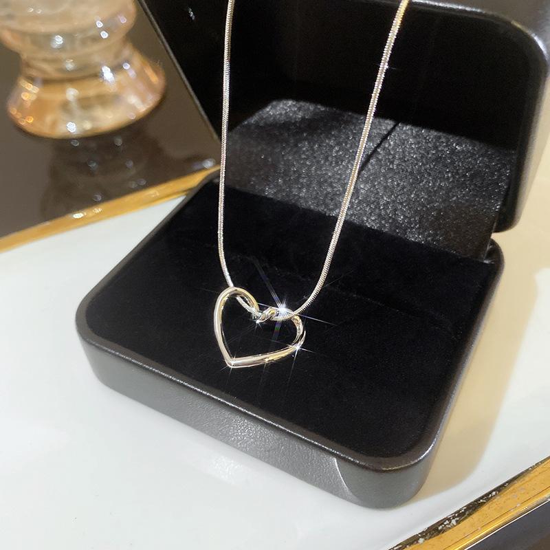 Korean silver titanium steel necklace girls versatile high-end sense niche pearl butterfly pendant collarbone chain jewelry