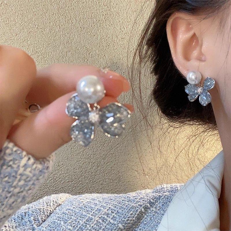 Diamond-set Flower Pearl Earrings Versatile Fashion High-end Stud Earrings Temperament Niche Personality Earrings Women