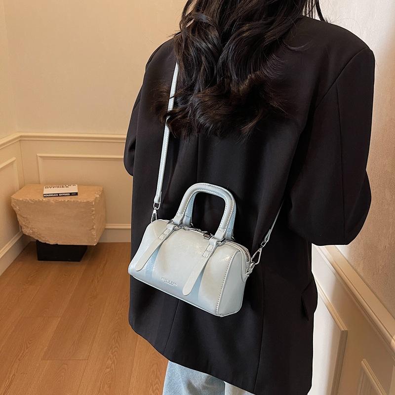 Portable Oil Wax Leather Pillow Bag Women'S Spring Fashion Versatile Shoulder Bag High-End Messenger Bag