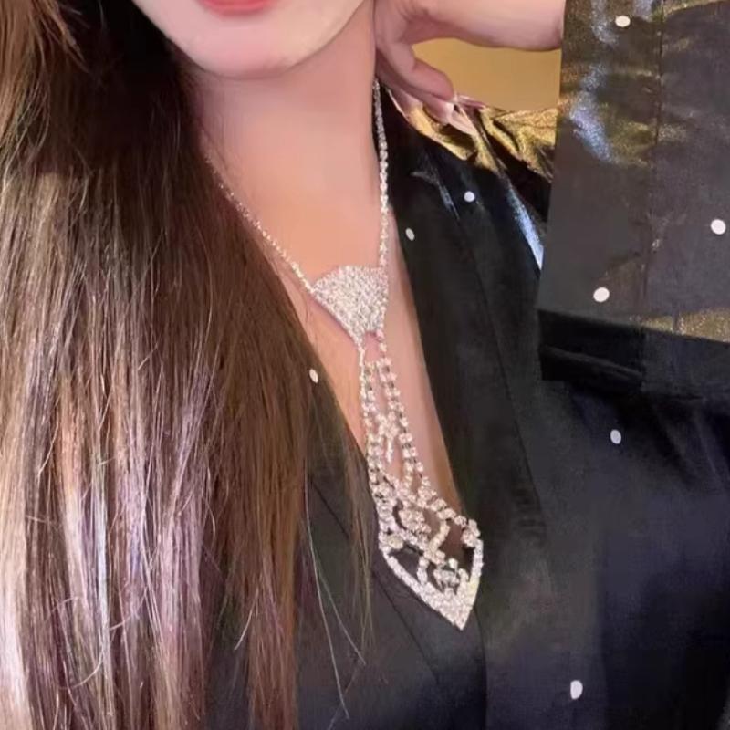 Luxury Rhinestone Tie Shape Pendant Necklace, Sparkling CZ Hollow Choker, Elegant Bridal Wedding Party Jewelry for Women
