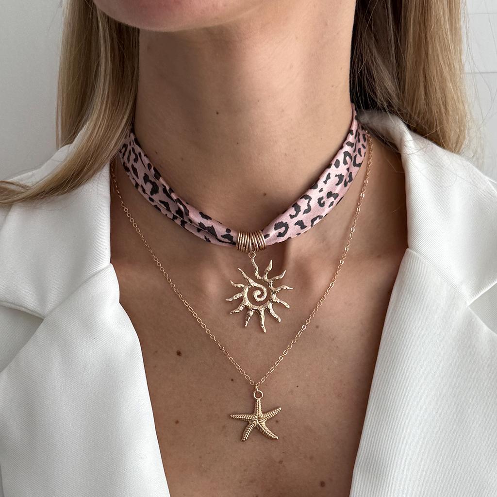 Sweet And Cool Spice Girl Leopard Print Silk Scarf Flannel Necklace, Exaggerated Metal Big Love Pendant Collarbone Chain