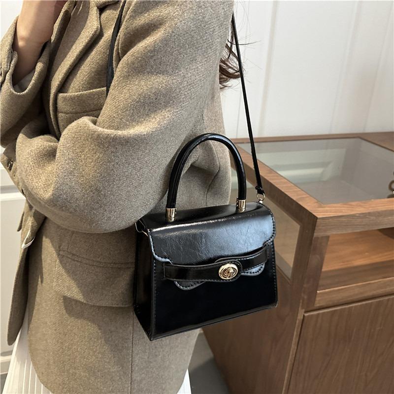 High value bag messenger bag women's new texture versatile commuter shoulder bag light luxury niche handbag